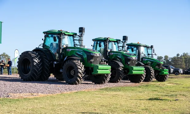 tractor_bull_en_expoagro-215413